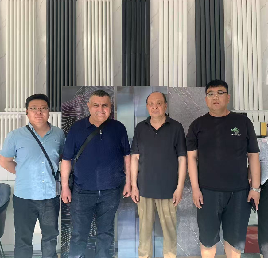 Russian client visits Tengda Weiye factory in Tianjin